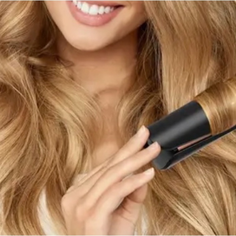 NEW IN ORIGINAL BOXProfessional Black and Gold Hair Curler & Straightener NIB